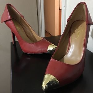 NWOT FERGIE PODIUM CAP TOE PUMPS